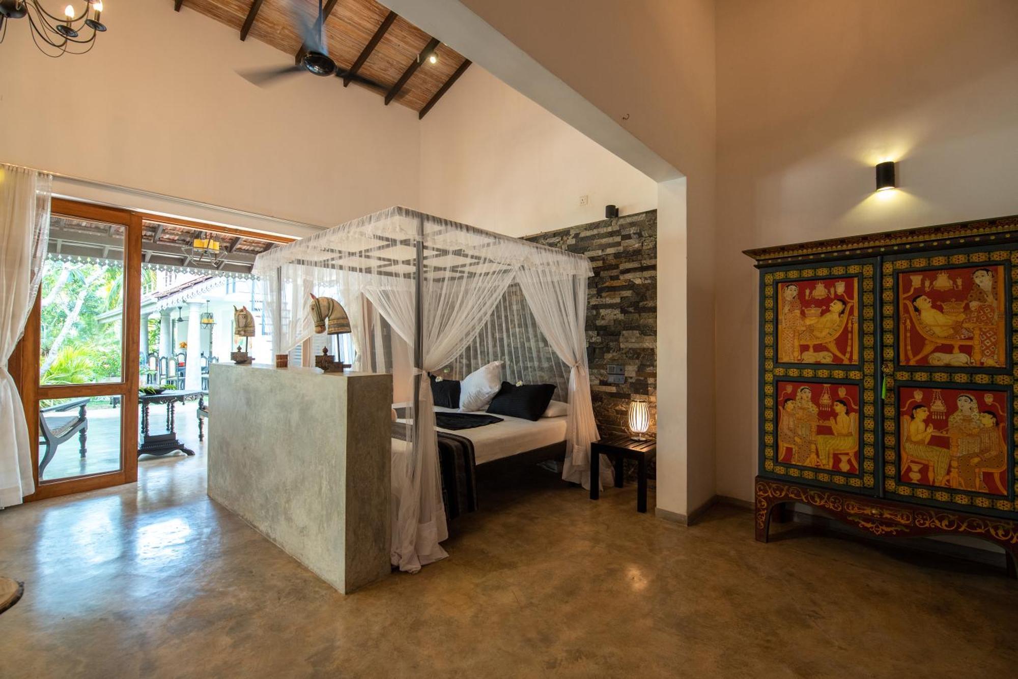 Tropical House - Jungleside Villa Hikkaduwa Room photo